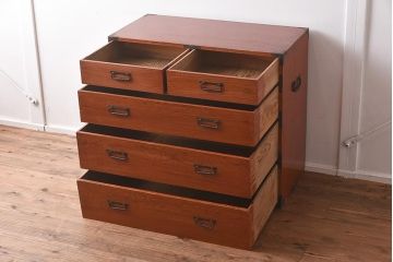 アンティーク家具　和製アンティーク　昭和初期　赤みを帯びた木色が温かみのある衣装箪笥(引き出し、チェスト)(R-040410)