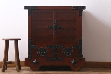 ビンテージ家具　工芸家具　高級品　ケヤキ材製　漆塗りの美しさが目を引く車箪笥(小タンス、チェスト、戸棚、引き出し、ヴィンテージ)(定価約140万円)(R-040413)