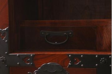 ビンテージ家具　工芸家具　高級品　ケヤキ材製　漆塗りの美しさが目を引く車箪笥(小タンス、チェスト、戸棚、引き出し、ヴィンテージ)(定価約140万円)(R-040413)