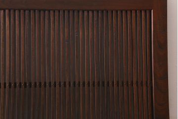 アンティーク建具　和製アンティーク　明治期　総ケヤキ材　巾着金具　風格漂う小振りな蔵戸(引き戸、建具、格子蔵戸、玄関戸)(R-040415)