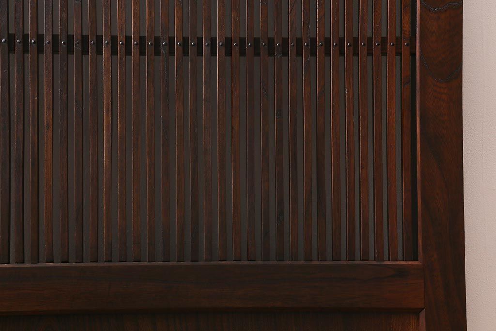 アンティーク建具　和製アンティーク　明治期　総ケヤキ材　巾着金具　風格漂う小振りな蔵戸(引き戸、建具、格子蔵戸、玄関戸)(R-040415)