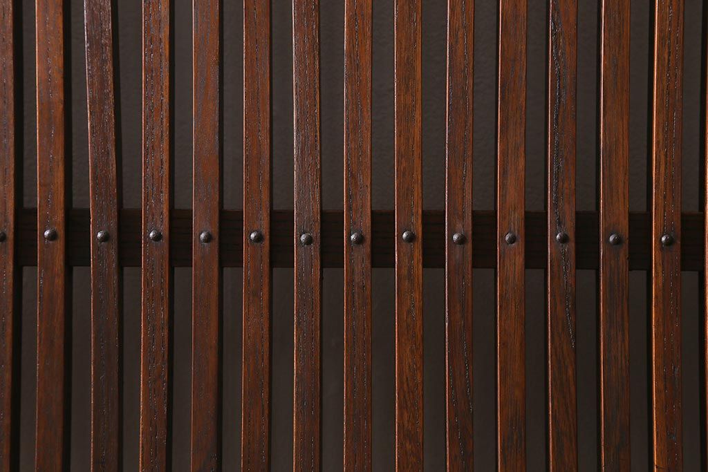 アンティーク建具　和製アンティーク　明治期　総ケヤキ材　巾着金具　風格漂う小振りな蔵戸(引き戸、建具、格子蔵戸、玄関戸)(R-040415)
