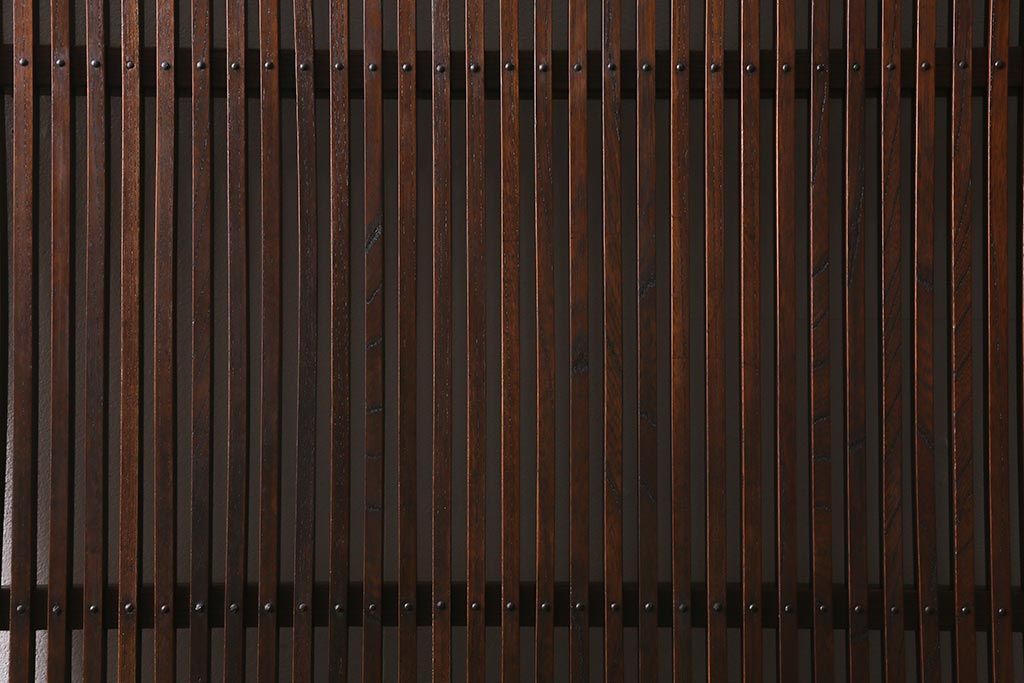 アンティーク建具　和製アンティーク　明治期　総ケヤキ材　巾着金具　風格漂う小振りな蔵戸(引き戸、建具、格子蔵戸、玄関戸)(R-040415)