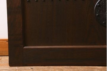 アンティーク建具　和製アンティーク　明治期　総ケヤキ材　巾着金具　風格漂う小振りな蔵戸(引き戸、建具、格子蔵戸、玄関戸)(R-040415)