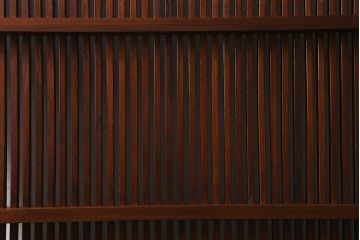アンティーク建具　和製アンティーク　明治期　総ケヤキ材　巾着金具　風格漂う小振りな蔵戸(引き戸、建具、格子蔵戸、玄関戸)(R-040415)