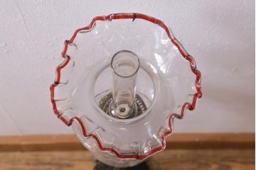 アンティーク雑貨　明治大正　グラビュール(グラヴュール)　金魚鉢型　チューリップ型　赤縁　フリルガラスのオイルランプ(洋燈、座敷ランプ)(R-040419)