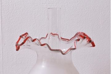 アンティーク雑貨　明治大正　グラビュール(グラヴュール)　金魚鉢型　チューリップ型　赤縁　フリルガラスのオイルランプ(洋燈、座敷ランプ)(R-040419)