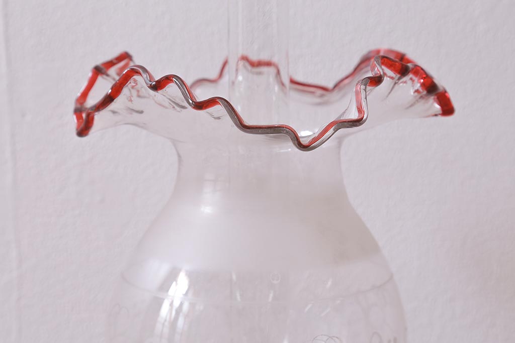 アンティーク雑貨　明治大正　グラビュール(グラヴュール)　金魚鉢型　チューリップ型　赤縁　フリルガラスのオイルランプ(洋燈、座敷ランプ)(R-040419)