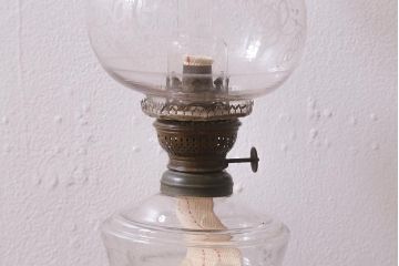 アンティーク雑貨　明治大正　グラビュール(グラヴュール)　金魚鉢型　チューリップ型　赤縁　フリルガラスのオイルランプ(洋燈、座敷ランプ)(R-040419)