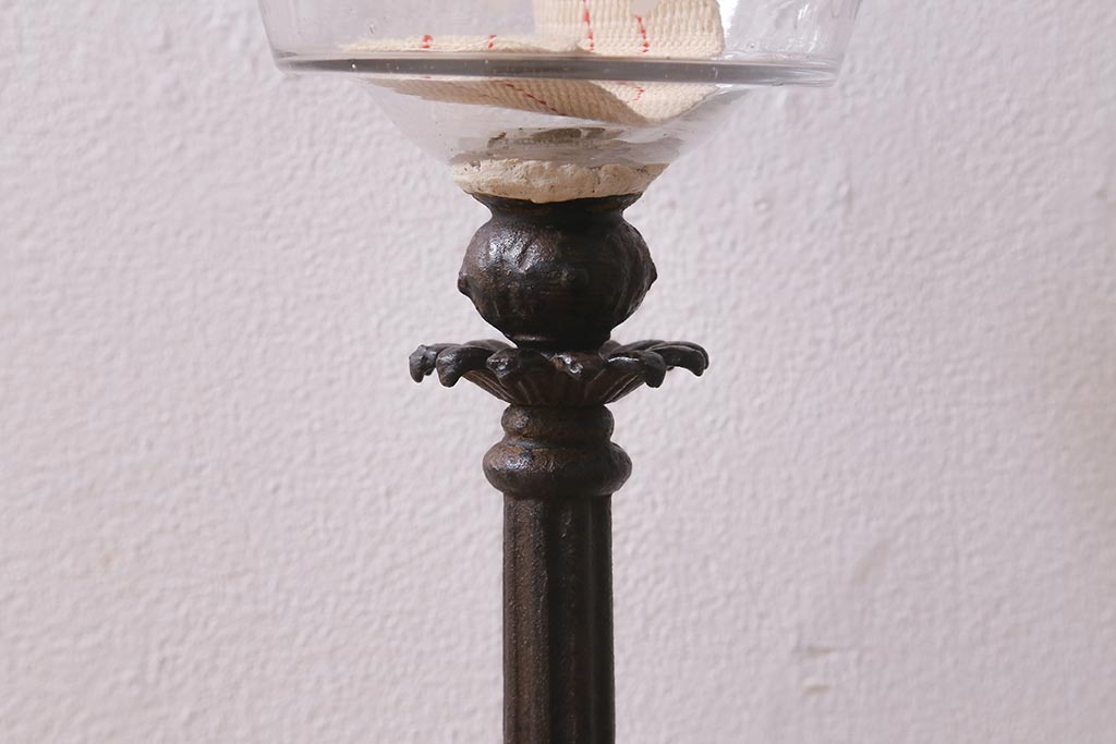 アンティーク雑貨　明治大正　グラビュール(グラヴュール)　金魚鉢型　チューリップ型　赤縁　フリルガラスのオイルランプ(洋燈、座敷ランプ)(R-040419)