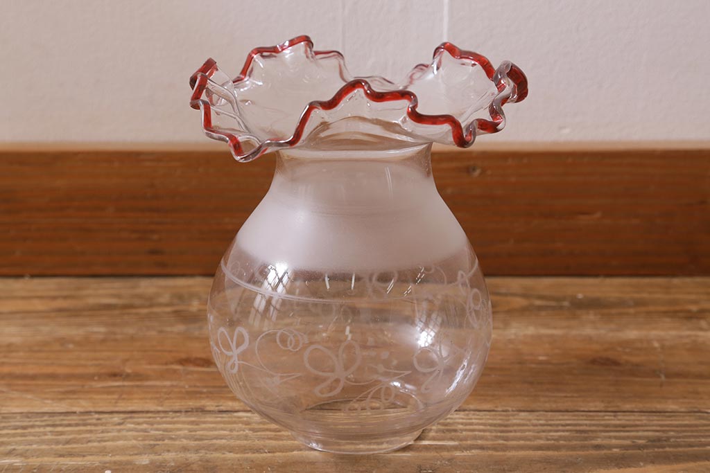 アンティーク雑貨　明治大正　グラビュール(グラヴュール)　金魚鉢型　チューリップ型　赤縁　フリルガラスのオイルランプ(洋燈、座敷ランプ)(R-040419)