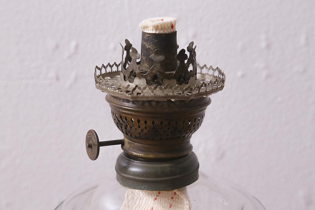 アンティーク雑貨　明治大正　グラビュール(グラヴュール)　金魚鉢型　チューリップ型　赤縁　フリルガラスのオイルランプ(洋燈、座敷ランプ)(R-040419)