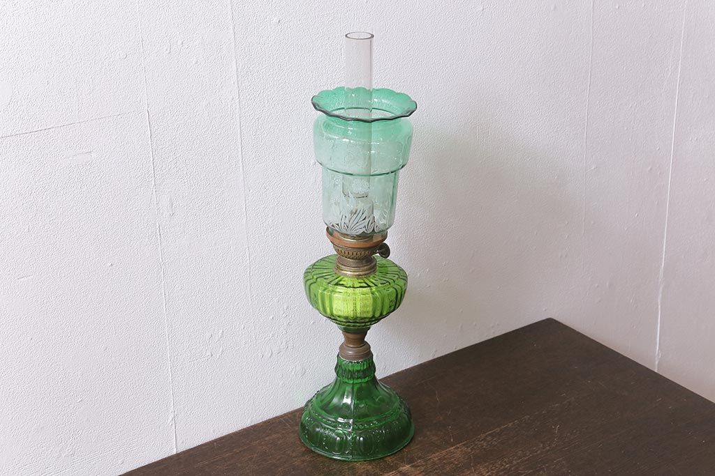 ヴィンテージ雑貨　フランスビンテージ　巻芯10番　グリーンのガラスが素敵なヴィクトリアンオイルランプ(灯油ランプ、台ランプ)(R-040421)
