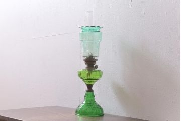 ヴィンテージ雑貨　フランスビンテージ　巻芯10番　グリーンのガラスが素敵なヴィクトリアンオイルランプ(灯油ランプ、台ランプ)(R-040421)