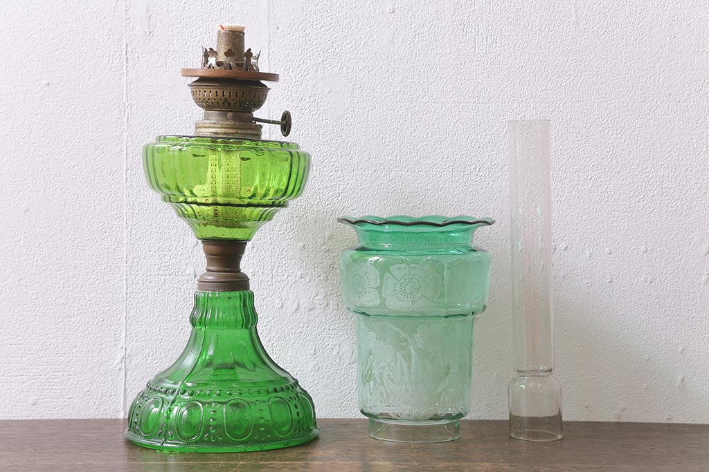 ヴィンテージ雑貨　フランスビンテージ　巻芯10番　グリーンのガラスが素敵なヴィクトリアンオイルランプ(灯油ランプ、台ランプ)(R-040421)