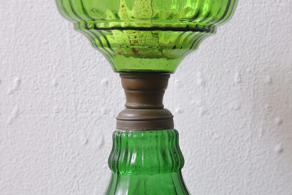 ヴィンテージ雑貨　フランスビンテージ　巻芯10番　グリーンのガラスが素敵なヴィクトリアンオイルランプ(灯油ランプ、台ランプ)(R-040421)
