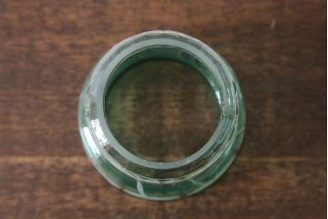 ヴィンテージ雑貨　フランスビンテージ　巻芯10番　グリーンのガラスが素敵なヴィクトリアンオイルランプ(灯油ランプ、台ランプ)(R-040421)