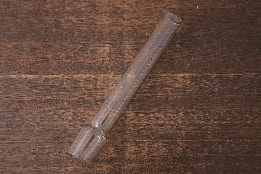 ヴィンテージ雑貨　フランスビンテージ　巻芯10番　グリーンのガラスが素敵なヴィクトリアンオイルランプ(灯油ランプ、台ランプ)(R-040421)