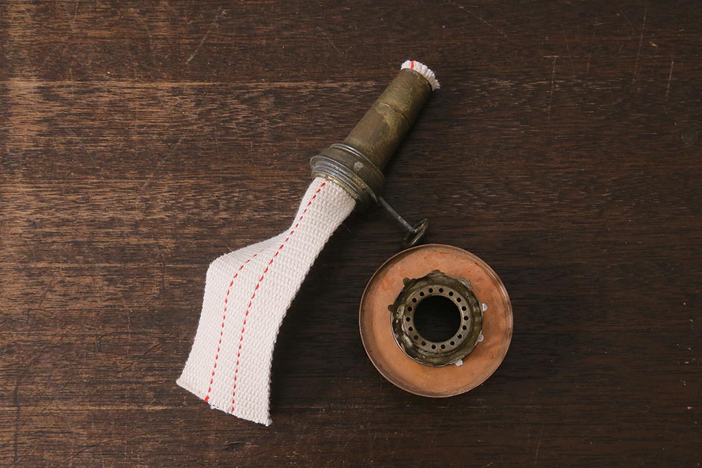 ヴィンテージ雑貨　フランスビンテージ　巻芯10番　グリーンのガラスが素敵なヴィクトリアンオイルランプ(灯油ランプ、台ランプ)(R-040421)