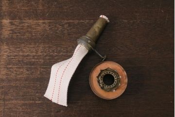 ヴィンテージ雑貨　フランスビンテージ　巻芯10番　グリーンのガラスが素敵なヴィクトリアンオイルランプ(灯油ランプ、台ランプ)(R-040421)