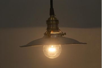 ビンテージ照明　平笠　無骨なアルミシェードが魅力の吊り下げ照明(天井照明、電笠、ペンダントライト)(R-040423)