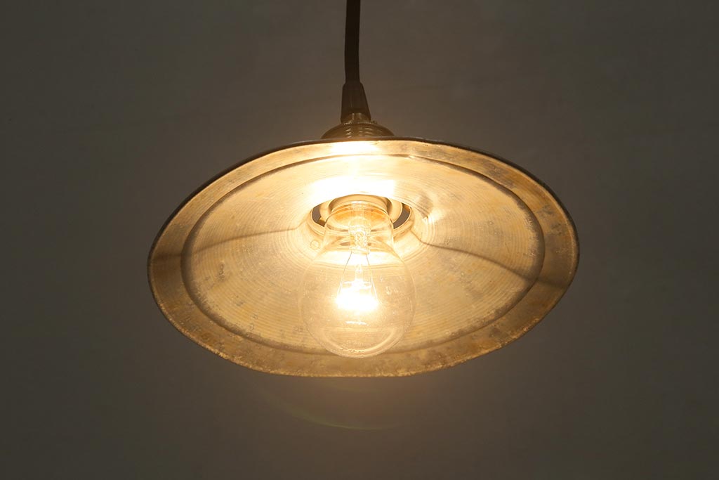 ビンテージ照明　平笠　無骨なアルミシェードが魅力の吊り下げ照明(天井照明、電笠、ペンダントライト)(R-040423)