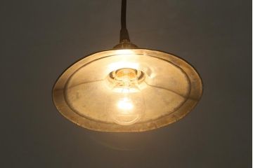 ビンテージ照明　平笠　無骨なアルミシェードが魅力の吊り下げ照明(天井照明、電笠、ペンダントライト)(R-040423)