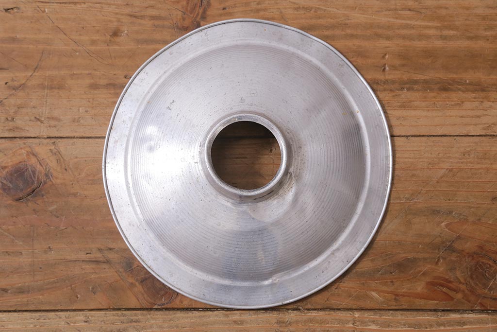 ビンテージ照明　平笠　無骨なアルミシェードが魅力の吊り下げ照明(天井照明、電笠、ペンダントライト)(R-040423)