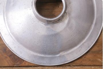 ビンテージ照明　平笠　無骨なアルミシェードが魅力の吊り下げ照明(天井照明、電笠、ペンダントライト)(R-040423)