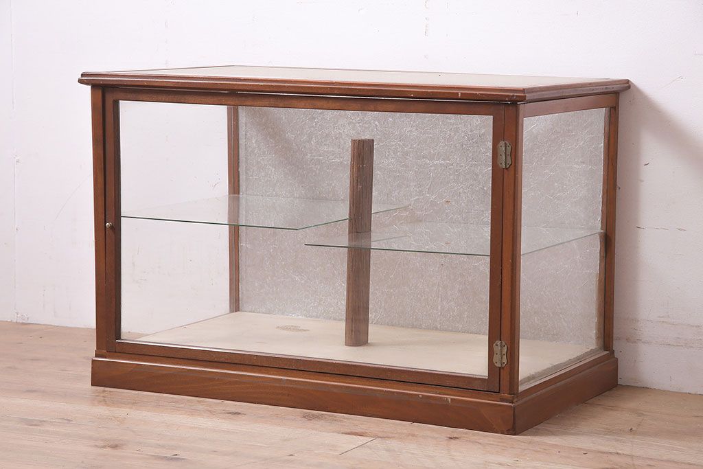 レトロ家具　昭和中期　扉タイプ　コレクションのディスプレイにおすすめなガラスケース(人形ケース、ショーケース)(R-040429)