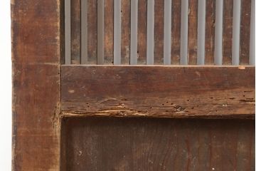 アンティーク建具　和製アンティーク　ヒノキ材　風格漂う格子蔵戸(玄関戸、引き戸)(R-040430)