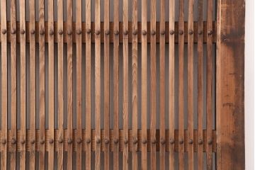 アンティーク建具　和製アンティーク　ヒノキ材　風格漂う格子蔵戸(玄関戸、引き戸)(R-040430)