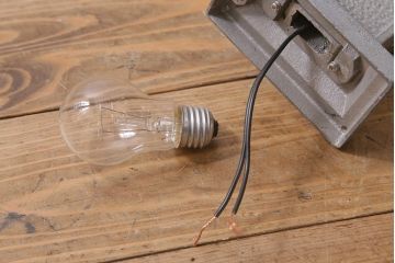 ビンテージ照明　アルミのフレームがおしゃれな壁付け照明(ウォールライト、ウォールランプ)(R-040439)