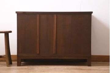 アンティーク家具　和製　昭和中期　天板リメイク　脚付きリビングボード(ローボード、ローチェスト、テレビ台、衣装箪笥、引き出し)(R-040450)