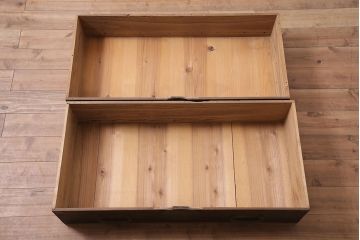 アンティーク家具　明治大正期　引き出し3杯　大きな丸金具が目を引く時代箪笥ローチェスト(衣装箪笥、チェスト)(R-040452)