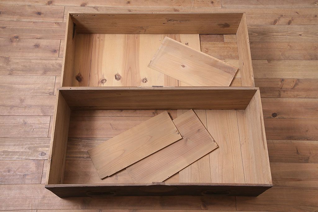 アンティーク家具　明治大正期　引き出し2杯　大きな丸金具が目を引く時代箪笥ローチェスト(衣装箪笥、チェスト)(R-040453)