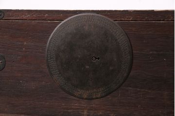 アンティーク家具　明治大正期　引き出し2杯　大きな丸金具が目を引く時代箪笥ローチェスト(衣装箪笥、チェスト)(R-040453)