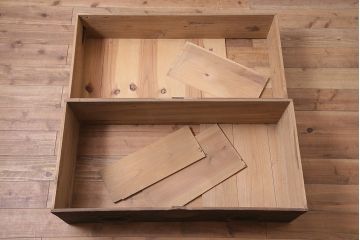 アンティーク家具　明治大正期　引き出し2杯　大きな丸金具が目を引く時代箪笥ローチェスト(衣装箪笥、チェスト)(R-040453)