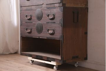 アンティーク家具　明治大正期　大きな丸金具が目を引く重ね箪笥(衣装箪笥、チェスト、引き出し)(R-040454)