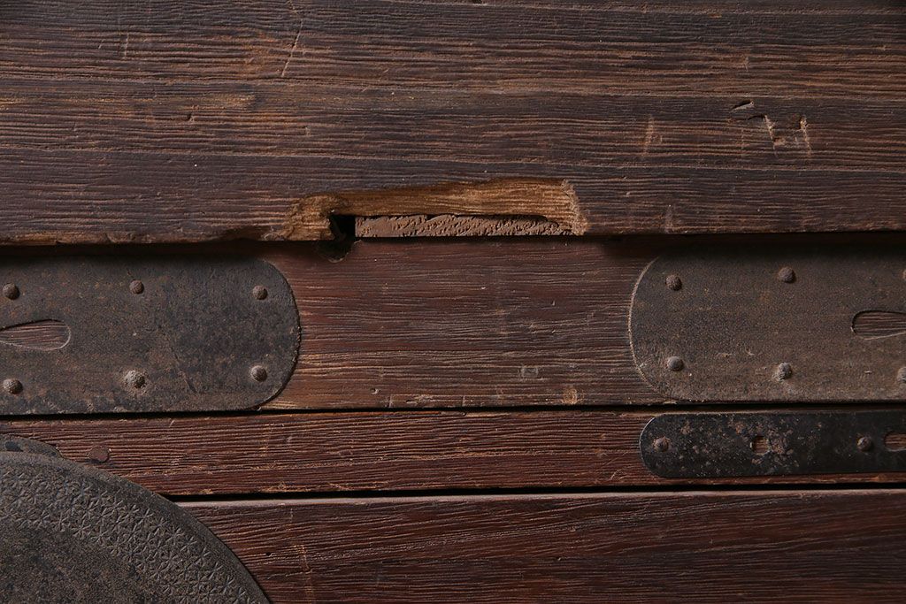 アンティーク家具　明治大正期　大きな丸金具が目を引く重ね箪笥(衣装箪笥、チェスト、引き出し)(R-040454)