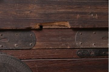 アンティーク家具　明治大正期　大きな丸金具が目を引く重ね箪笥(衣装箪笥、チェスト、引き出し)(R-040454)