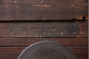 アンティーク家具　明治大正期　大きな丸金具が目を引く重ね箪笥(衣装箪笥、チェスト、引き出し)(R-040454)