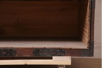 アンティーク家具　明治大正期　大きな丸金具が目を引く重ね箪笥(衣装箪笥、チェスト、引き出し)(R-040454)