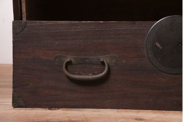 アンティーク家具　明治大正期　大きな丸金具が目を引く重ね箪笥(衣装箪笥、チェスト、引き出し)(R-040454)