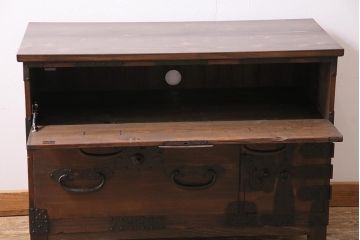 アンティーク家具　ヒノキ材　古箪笥リメイク　フラップダウン扉のテレビ台(テレビボード、リビングボード、時代箪笥)(R-040456)