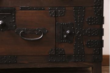 アンティーク家具　ヒノキ材　古箪笥リメイク　フラップダウン扉のテレビ台(テレビボード、リビングボード、時代箪笥)(R-040456)