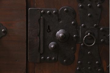 アンティーク家具　ヒノキ材　古箪笥リメイク　フラップダウン扉のテレビ台(テレビボード、リビングボード、時代箪笥)(R-040456)