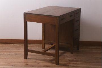 和製アンティーク　昭和レトロ　ラワン材　直線的なデザインがレトロな片袖机(片袖デスク、ワークデスク、在宅ワーク、在宅用)(R-040458)