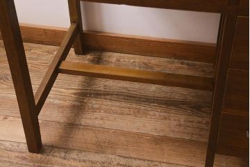 和製アンティーク　昭和レトロ　ラワン材　直線的なデザインがレトロな片袖机(片袖デスク、ワークデスク、在宅ワーク、在宅用)(R-040458)