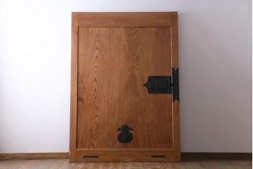 アンティーク建具　和製アンティーク　明治期　巾着金具　ぬくもり溢れる木味が魅力的な蔵戸(引き戸、建具、玄関戸)(R-040459)